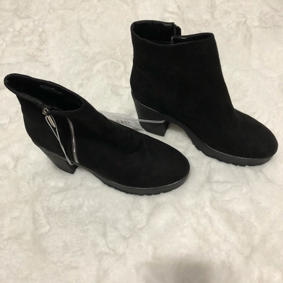NEW French Connection Jasmine Lug Sole Side Zip Booties - Picture 5 of 8